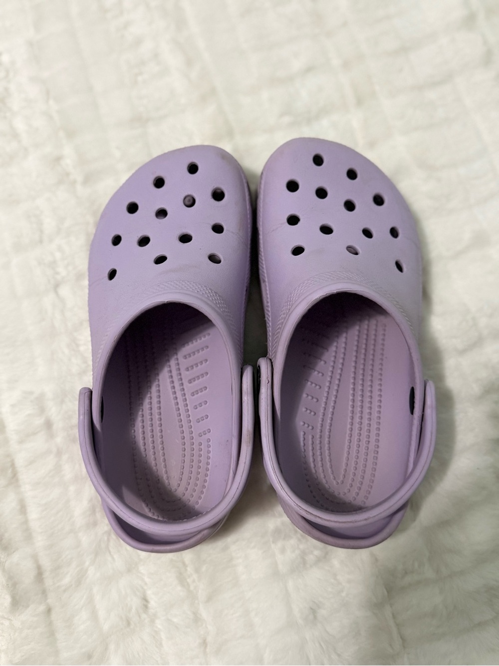 CROCS Classic Clog in Lilac size M4 W6